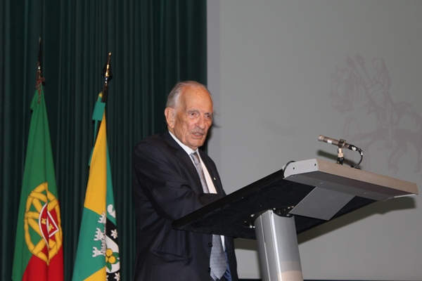 Adriano Moreira espera que políticos discutam mais os problemas do país e menos os problemas pessoais