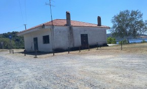 Município questionado sobre o mau estado de conservação de edifício no Azibo