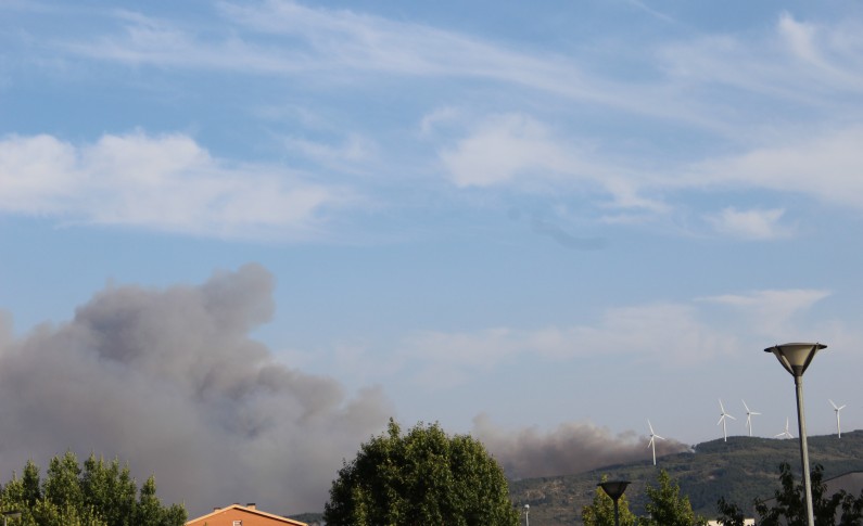 Incêndio continua a lavrar perto da aldeia de Chacim (atualização)