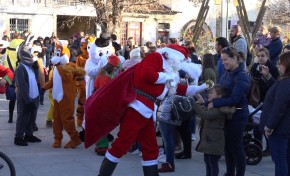 Pai Natal veio a Macedo de Cavaleiros ouvir os pedidos das crianças
