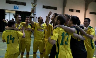 Campeões Distritais de Futsal recebem a taça em festa