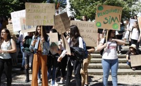 Estudantes manifestaram-se pelo clima ontem em Bragança