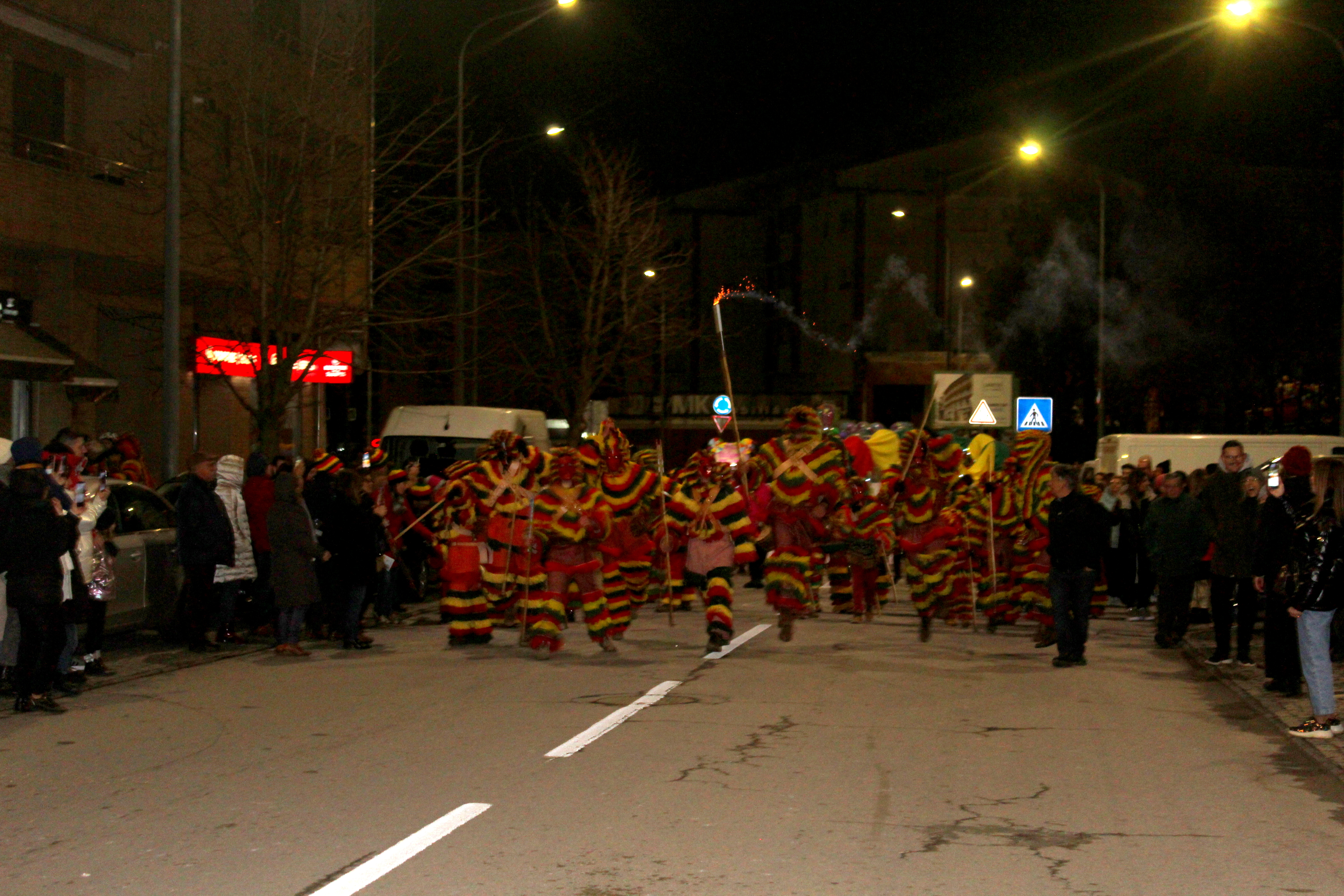 Desfile de Carnaval Noturno de Macedo juntou 22 grupos do concelho