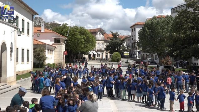 ONDA LIVRE TV – 300 Crianças de Macedo criaram um Laço Azul Humano